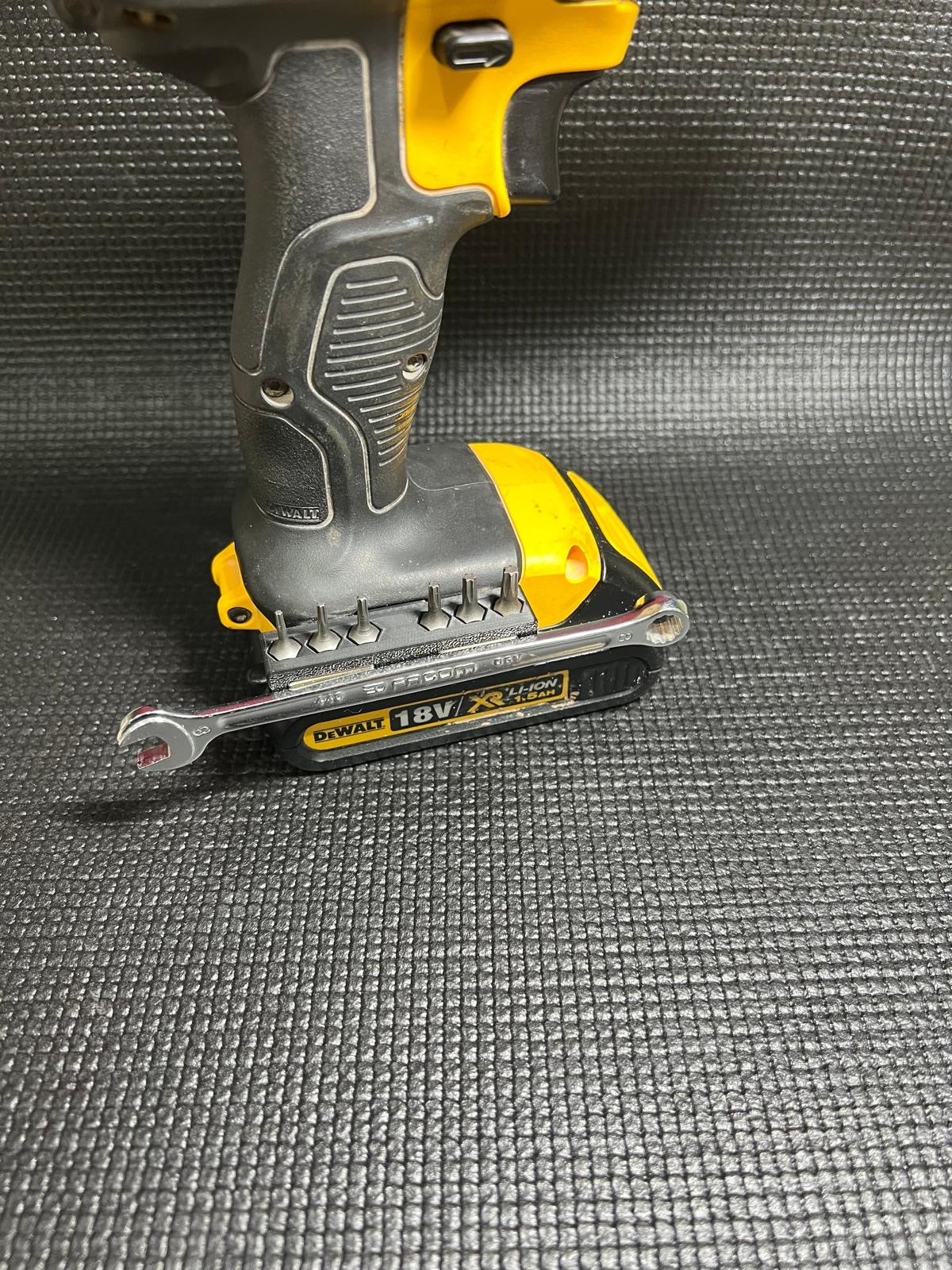 Magnetic Bit Holder for DeWALT | Suitable for both drill and impact driver